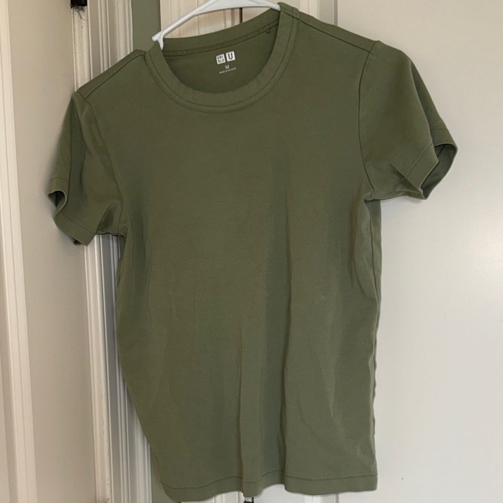 Uniqlo Olive Green Crewneck Short Sleeve Tee